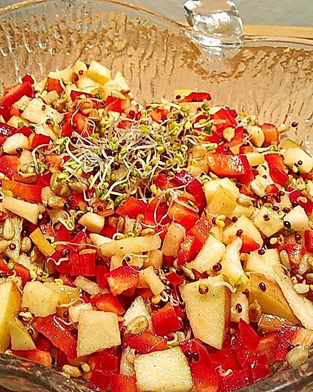Paprika-Apfel-Salat mit Brokkolisprossen