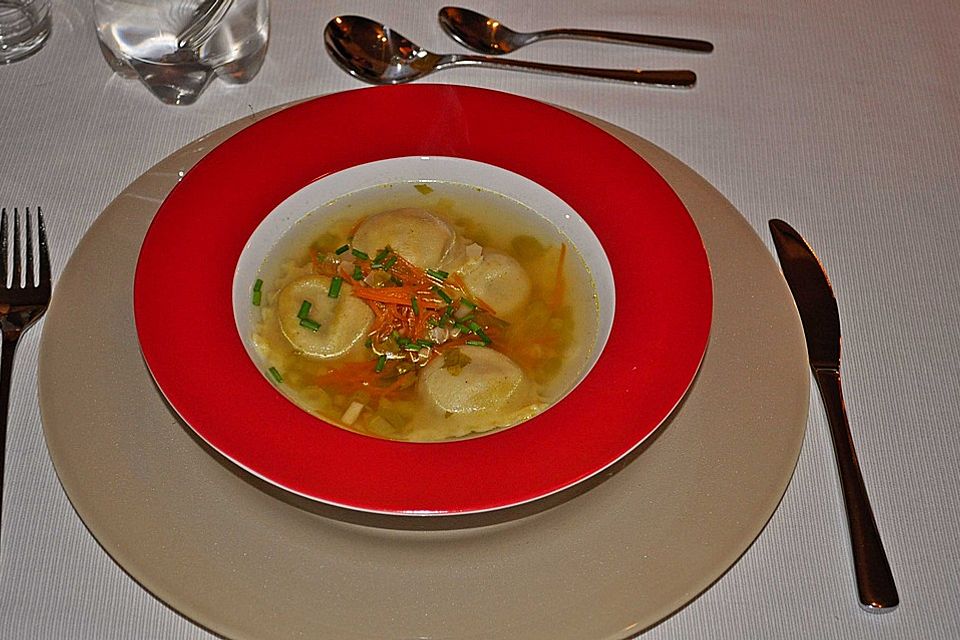 Ravioli in Gemüsebouillon