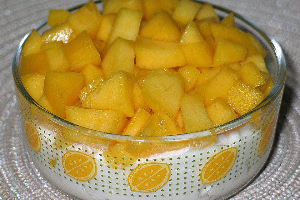 Hüttenkäse mit Mango und Honig