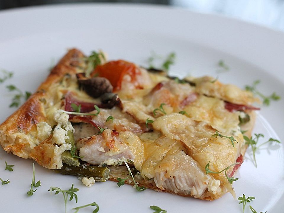 Blätterteigpizza mit Salami und grünem Spargel von DreiSternekoch| Chefkoch