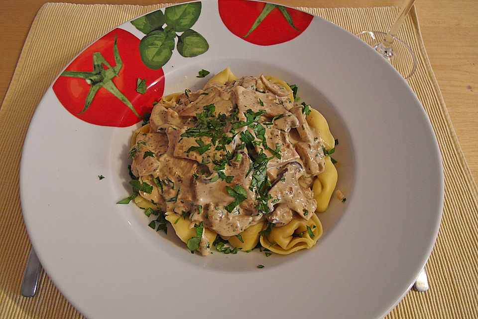 Tortellini mit Schinkenfüllung und Kräuterseitlingen