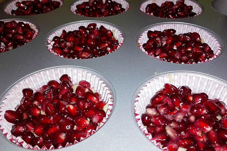 Granatapfel-Mini-Kuchen mit Mandelaroma