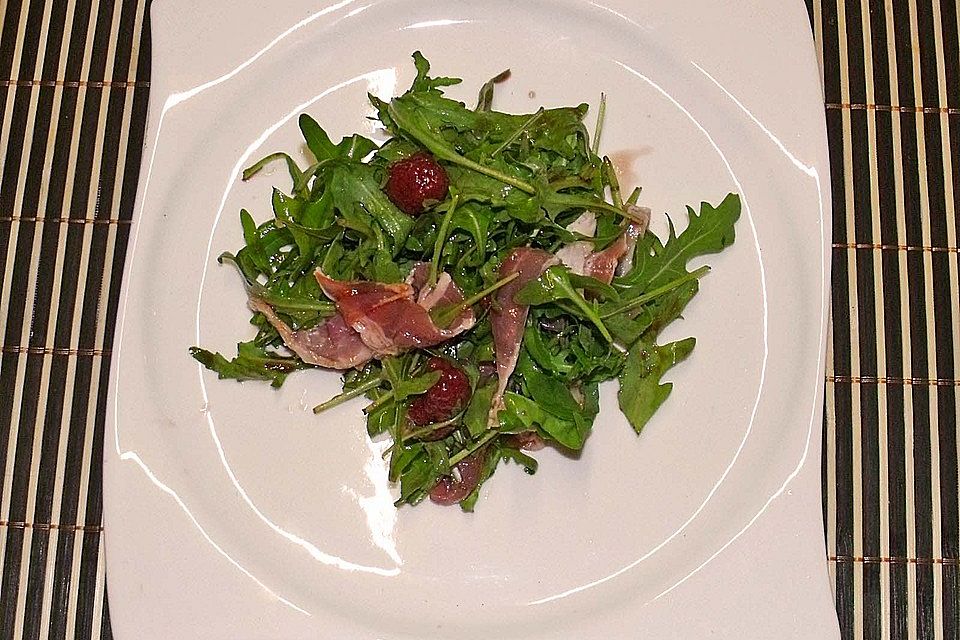 Rucola-Himbeer-Schinken-Salat