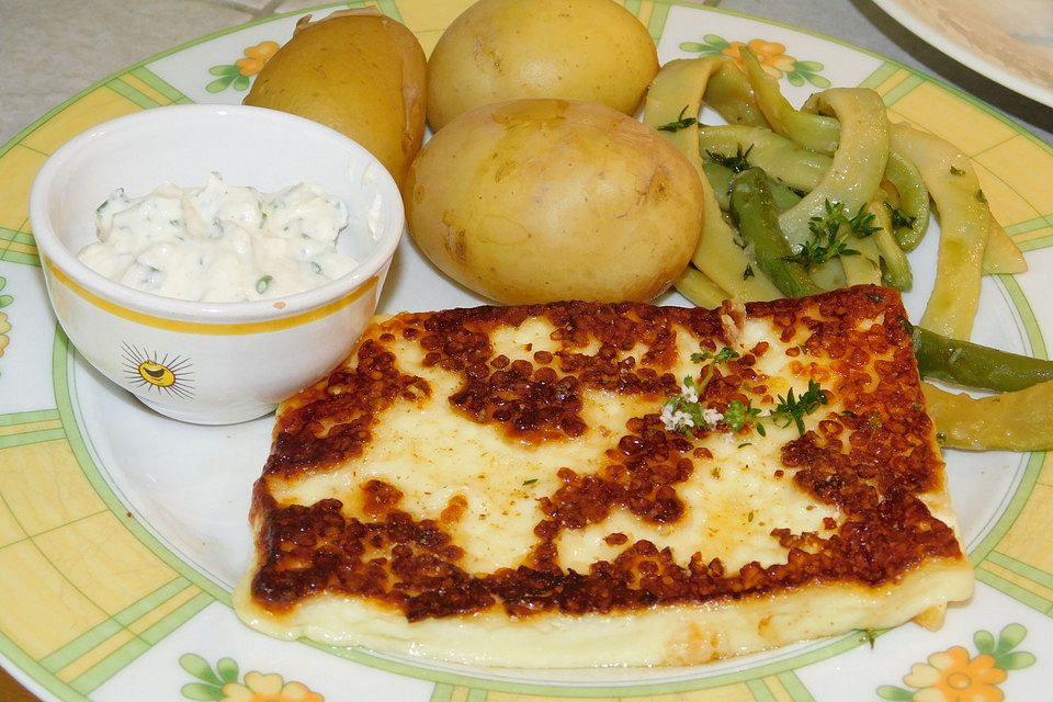 Grillkäse mit Pellkartoffeln und Thymianbohnen