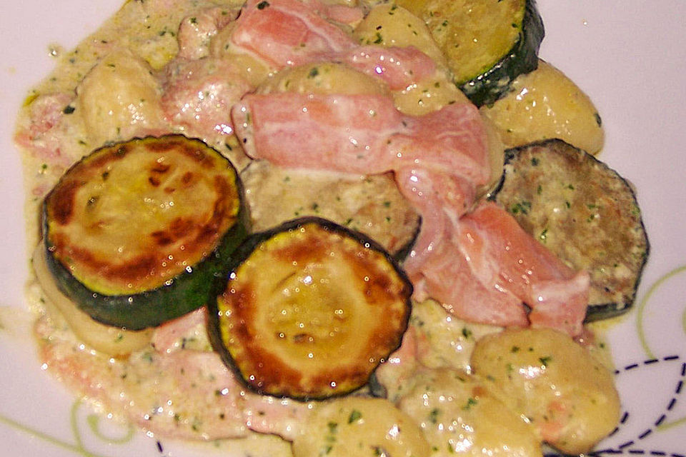 Zwei-Tages Gnocchi mit Räucherlachs und Zucchini