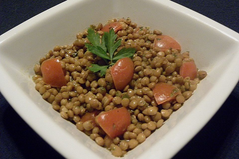 Linsensalat mit Tomaten und Schinken