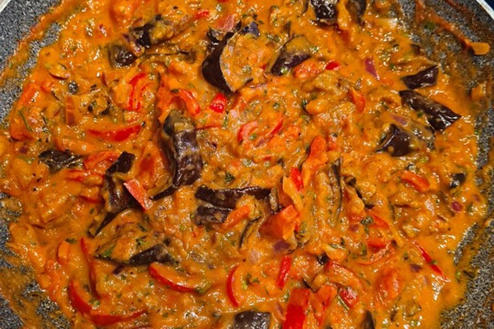 Aubergine in Erdnusssoße à la Créole