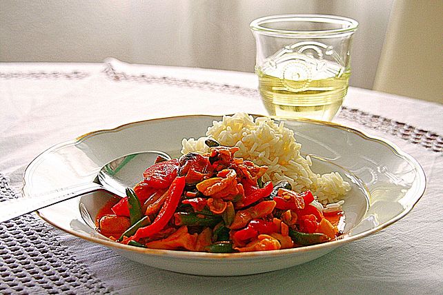 Meeresfrüchte-Gemüsepfanne mit pikanter Weißwein-Paprika-Sahnesoße von ...