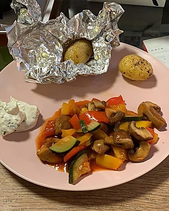 Folienkartoffeln mit Gemüse à la Ratatouille