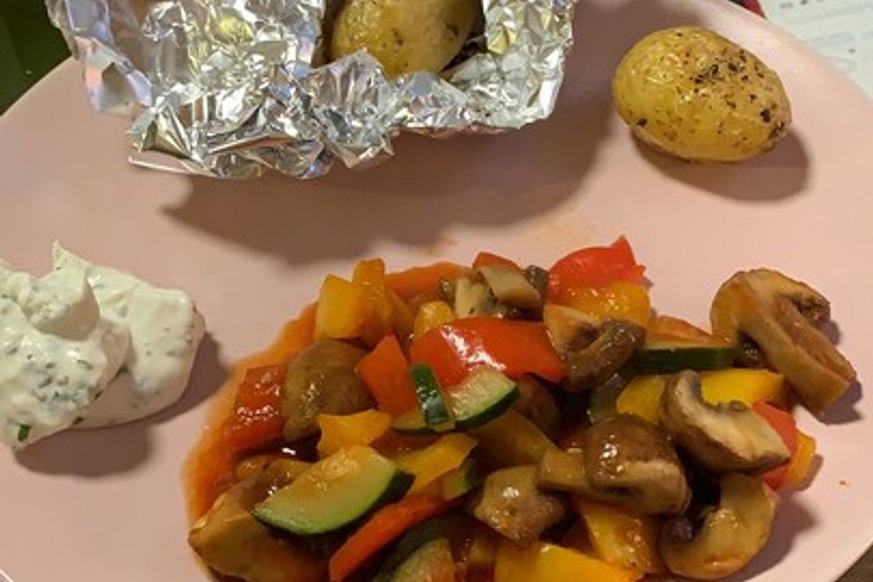 Folienkartoffeln mit Gemüse à la Ratatouille