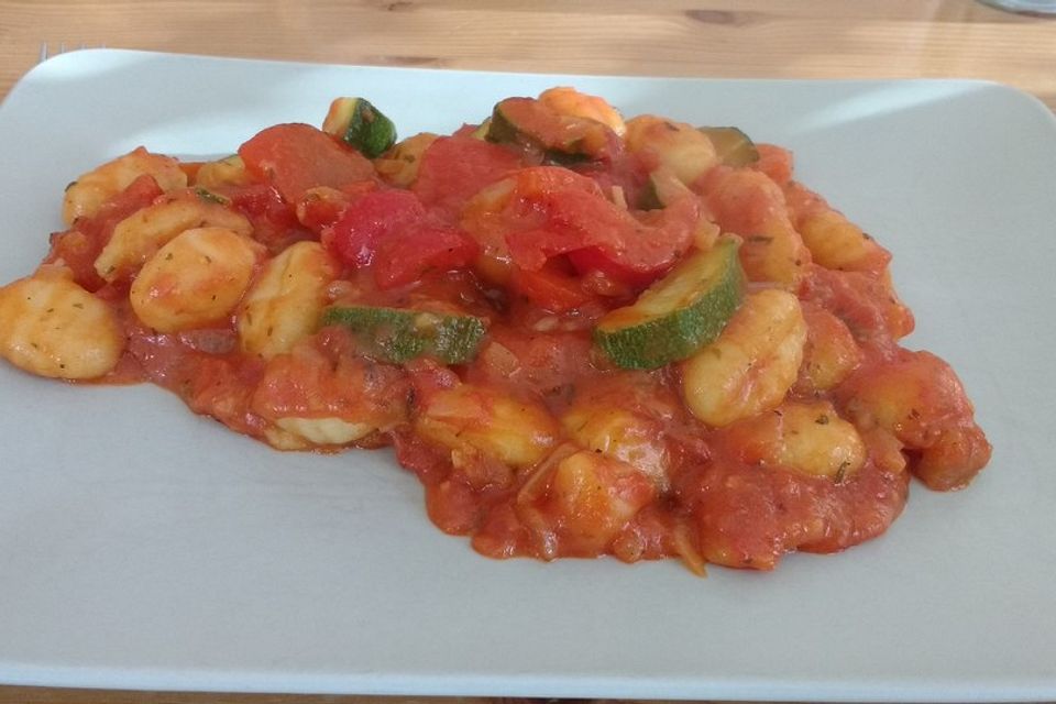 Minz-Ratatouille mit Gnocchi und Parmesan