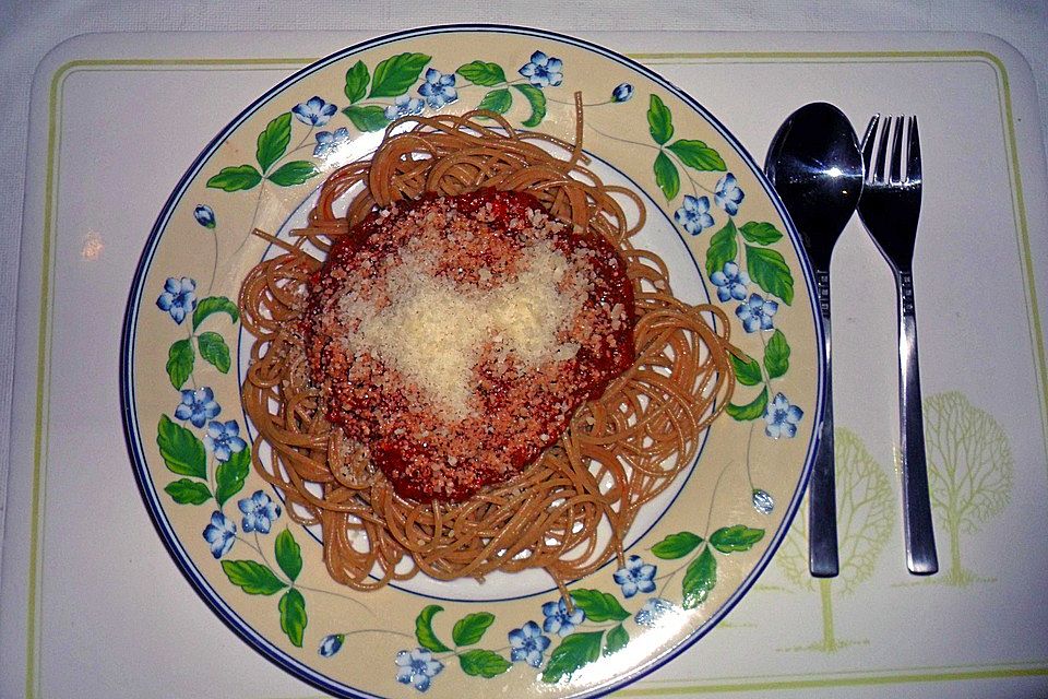 Pastasoße Diavolo 2, mit Vollkornspaghetti und Parmesan