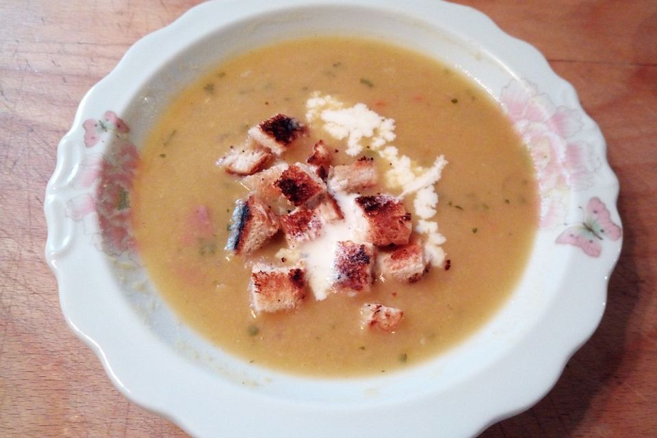 Helle Erbsencremesuppe