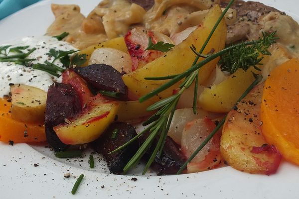 Ofenkürbis mit Kartoffeln, Äpfeln und Rote Bete von Karin1155 | Chefkoch