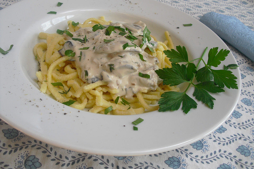 Pasta in cremiger Pilzsauce