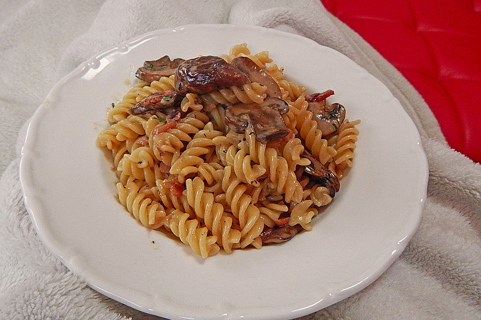 Pasta in cremiger Pilzsauce