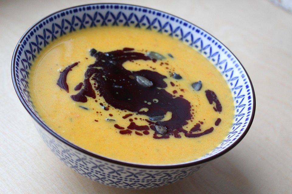 Kürbis-Süßkartoffel-Karotten-Pastinaken Suppe à la Katja