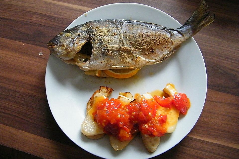 Gebackene Dorade mit Patissonkürbis und Tomatensugo