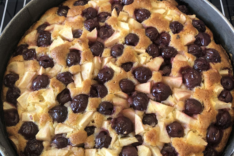 Obst-Marzipan-Kuchen mit Mandeln