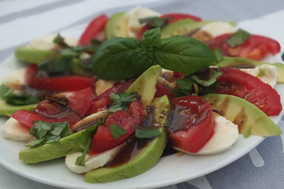 Caprese Avocado