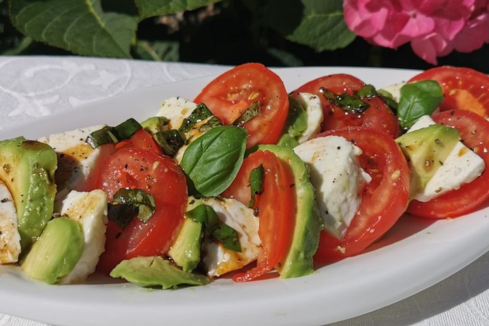 Caprese Avocado