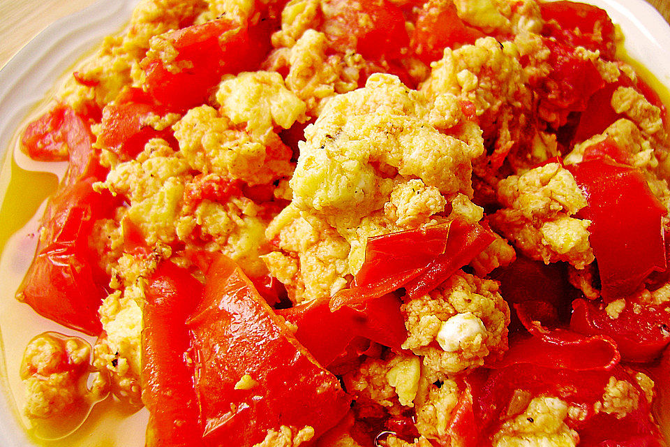 Gebratene Tomaten mit Eiern