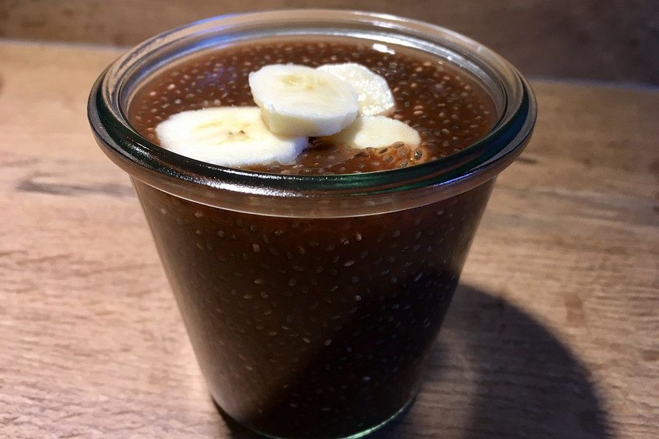 Schoko-Chia-Pudding mit Zimt und Banane