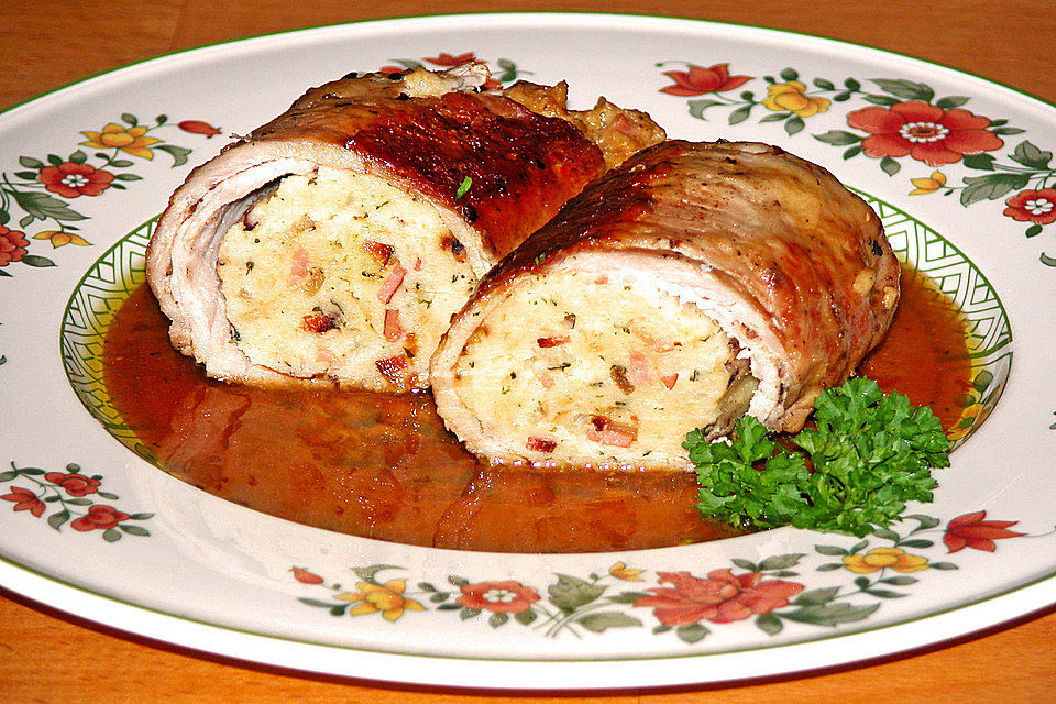 Schweinerouladen mit Speckknödelfüllung