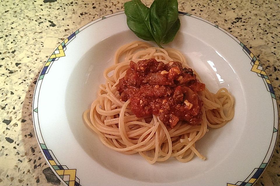 Spezial-Bolognese mit Fetakäse und Champignons