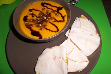 Scharfe Kürbissuppe mit Chili