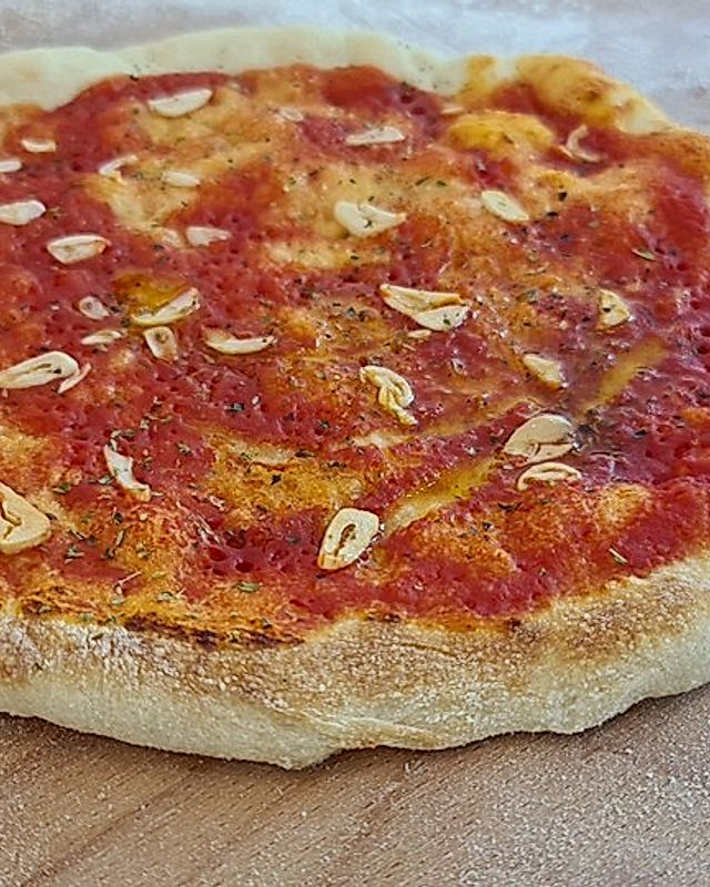 Pizza Napoletana mit zweierlei Belag