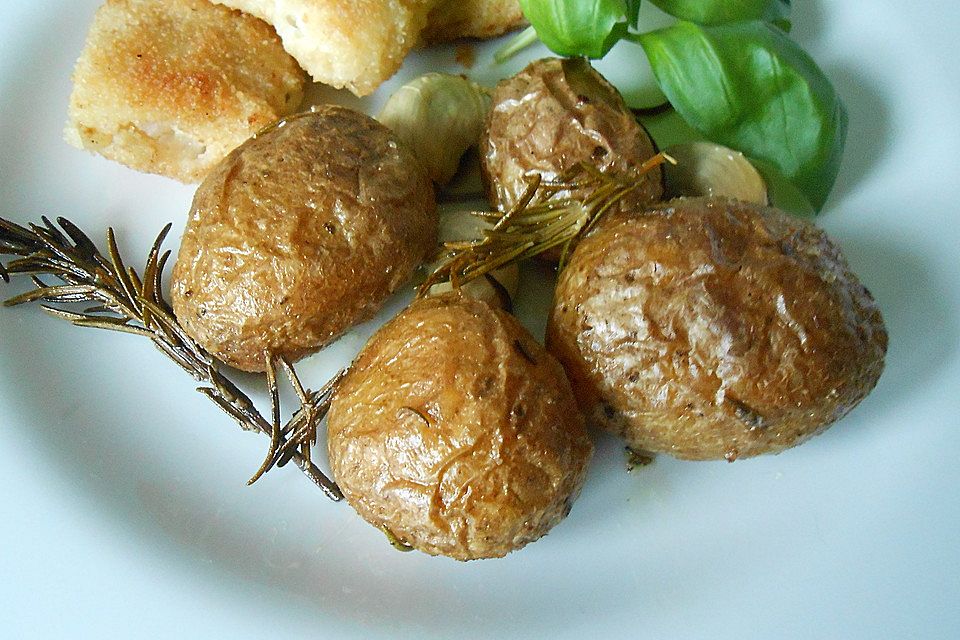 Rosmarinkartoffeln mit Knoblauch aus dem Ofen