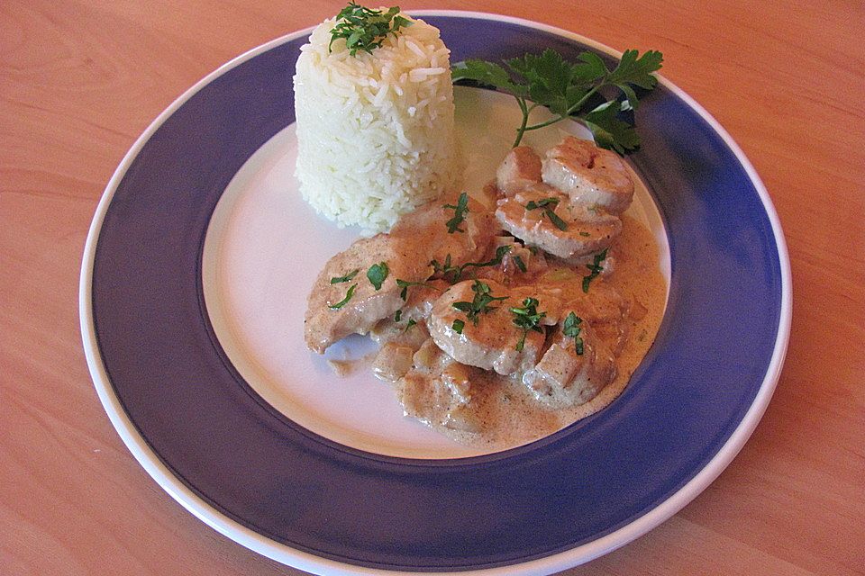 Schweinefilet in Senf-Zwiebel-Sahne