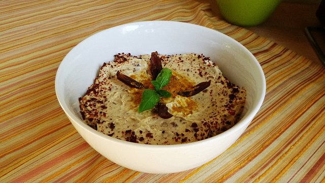 Pikanter Dattel-Frischkäse-Dip Pikanter Dattel-Frischkäse-Dip