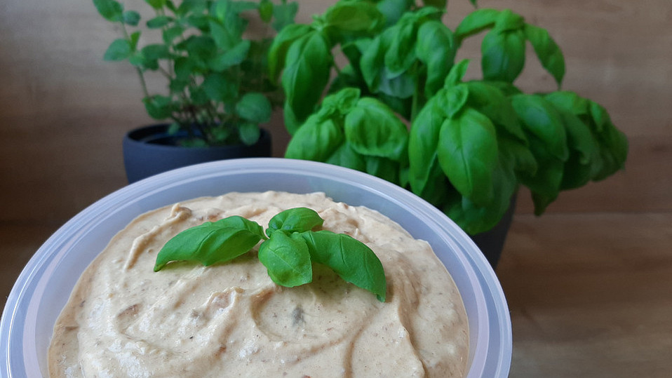 Pikanter Dattel-Frischkäse-Dip Pikanter Dattel-Frischkäse-Dip