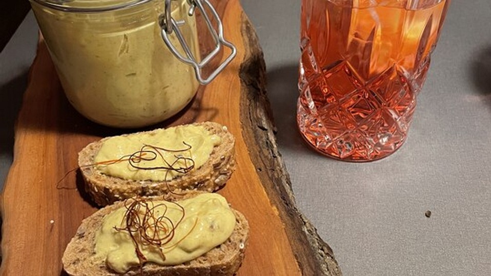 Pikanter Dattel-Frischkäse-Dip Pikanter Dattel-Frischkäse-Dip