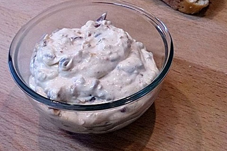 Pikanter Dattel-Frischkäse-Dip Pikanter Dattel-Frischkäse-Dip