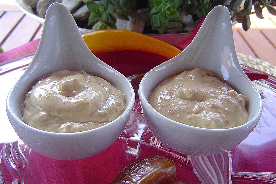 Pikanter Dattel-Frischkäse-Dip Pikanter Dattel-Frischkäse-Dip