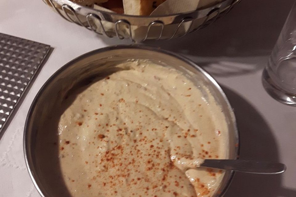 Pikanter Dattel-Frischkäse-Dip Pikanter Dattel-Frischkäse-Dip