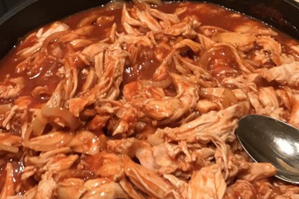 Pulled Chicken in einer Honey-Mustard-BBQ Sauce