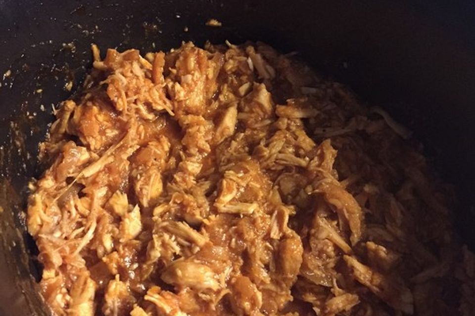 Pulled Chicken in einer Honey-Mustard-BBQ Sauce