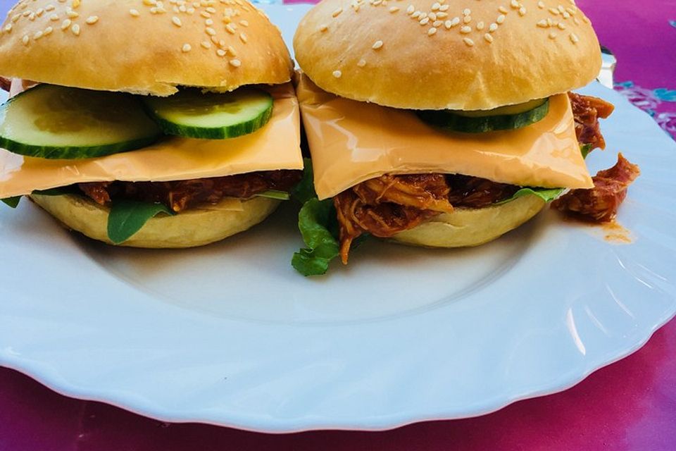 Pulled Chicken in einer Honey-Mustard-BBQ Sauce