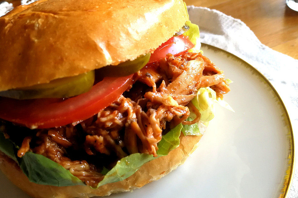 Pulled Chicken in einer Honey-Mustard-BBQ Sauce