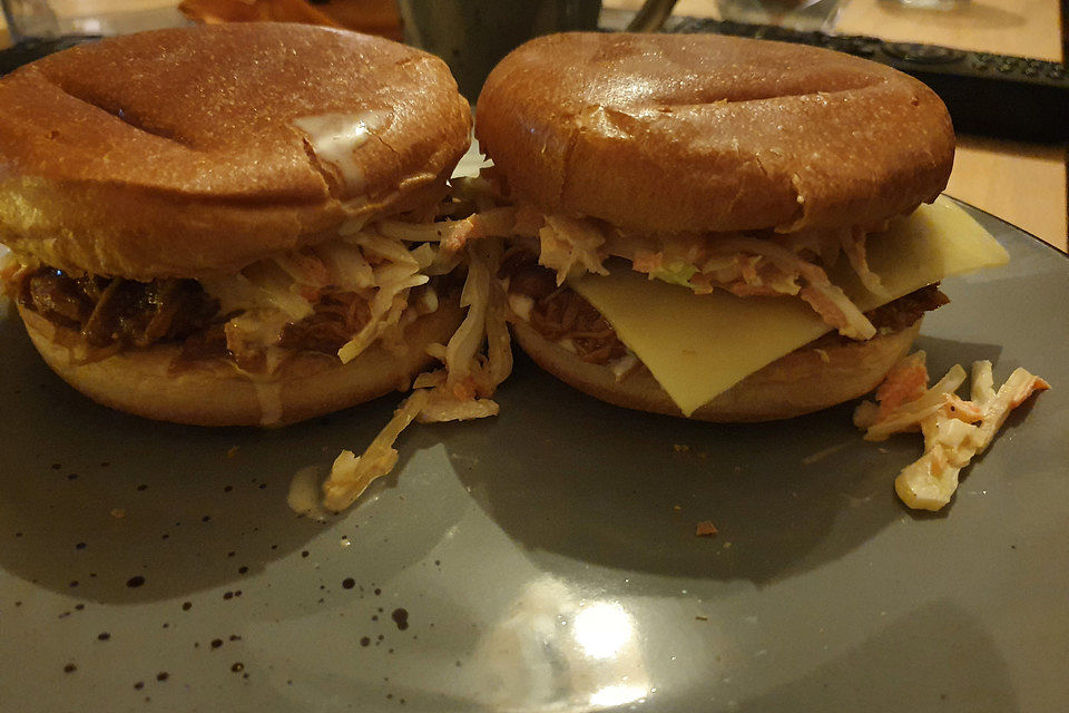 Pulled Chicken in einer Honey-Mustard-BBQ Sauce