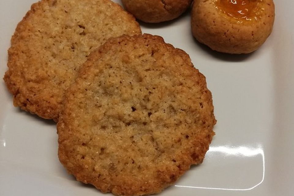 Gefüllte Marzipan-Haferflockenkekse Gefüllte Marzipan-Haferflockenkekse