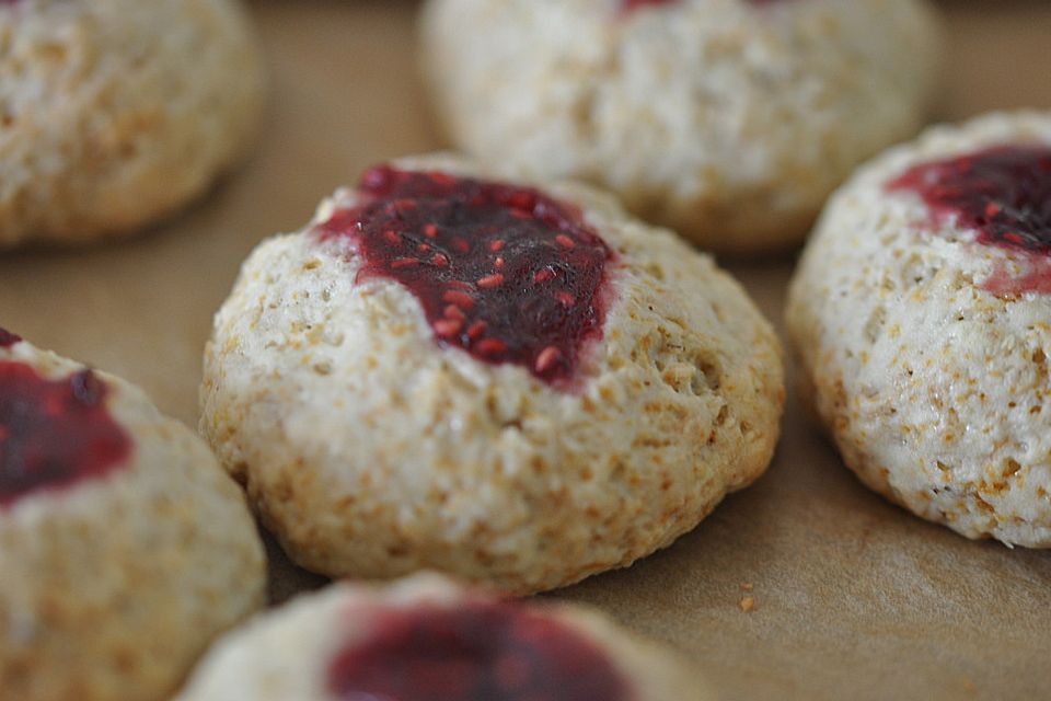 Gefüllte Marzipan-Haferflockenkekse Gefüllte Marzipan-Haferflockenkekse