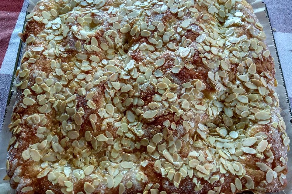 Blechkuchen - Blech-Butterkuchen Blechkuchen - Blech-Butterkuchen