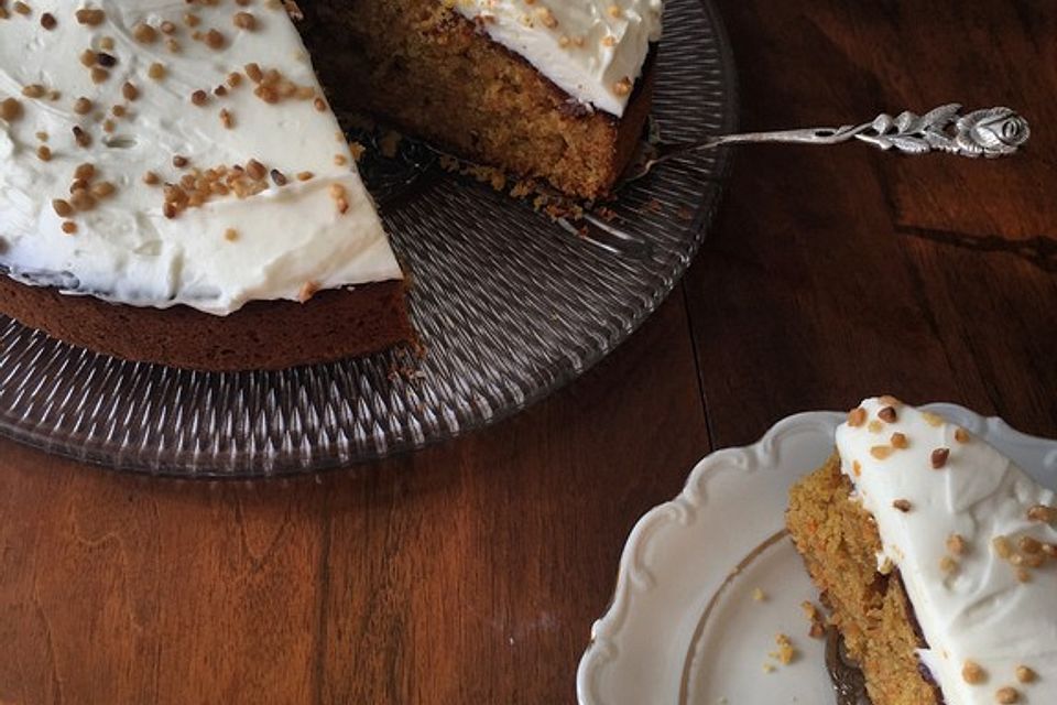 Karottenkuchen, Rüblikuchen oder Möhrenkuchen