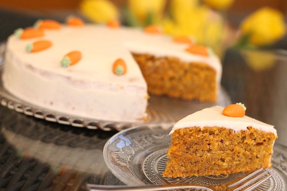 Karottenkuchen, Rüblikuchen oder Möhrenkuchen