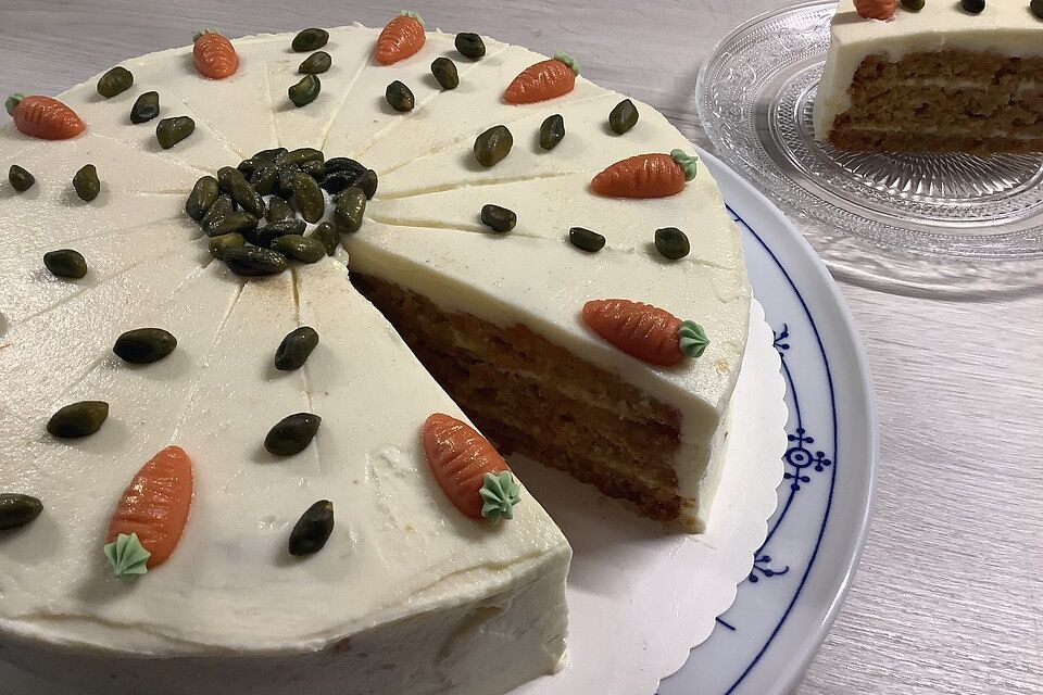 Karottenkuchen, Rüblikuchen oder Möhrenkuchen